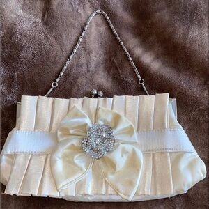 Evening embellished rhinestone crystal bag will sliver like chain handle